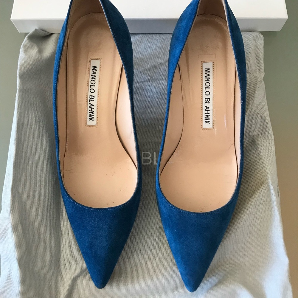 Manolo Blahnik Blue Suede Classic - Size 34.5 -Short Heel -Practically Brand New